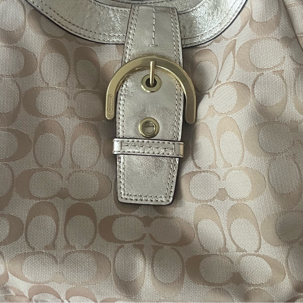 Coach Soho Signature Handbag Soho Light Khaki Gold lilac interior euc - Picture 4 of 7